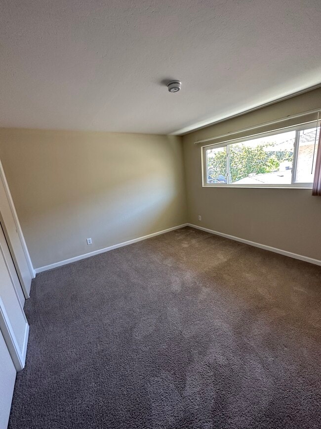 Photo - Royal Arms Apartments