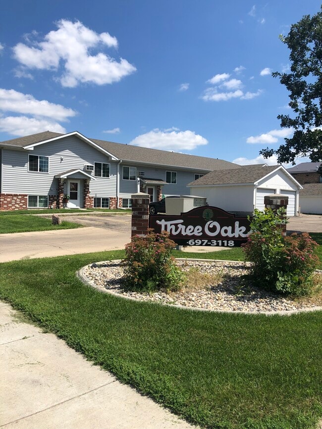 Three Oaks - Three Oaks Apartments