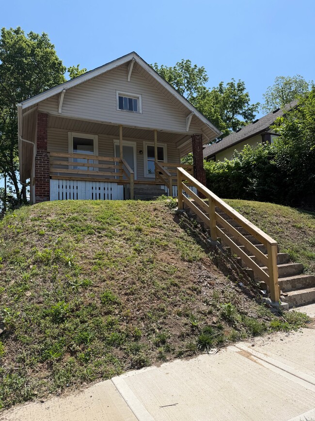 Building Photo - 4917 S Benton Ave