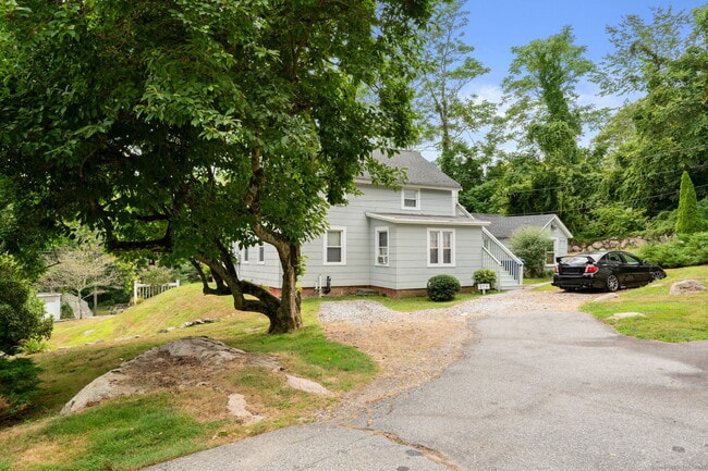 Building Photo - 274 Bloomingdale Rd Rental