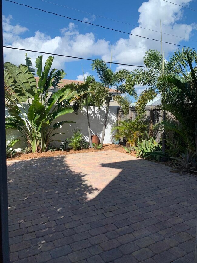 Photo - 320 SE 2nd Ave