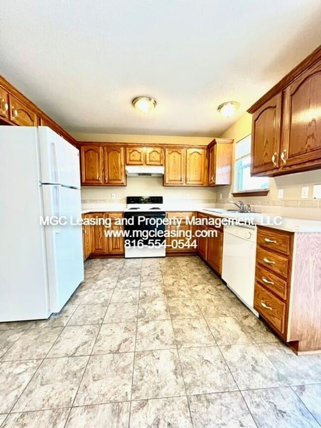 Photo - Charming Raymore Retreat with Extra Storag...