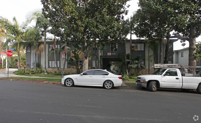 1850 N Harvard Blvd - 1844-1850 North Harvard