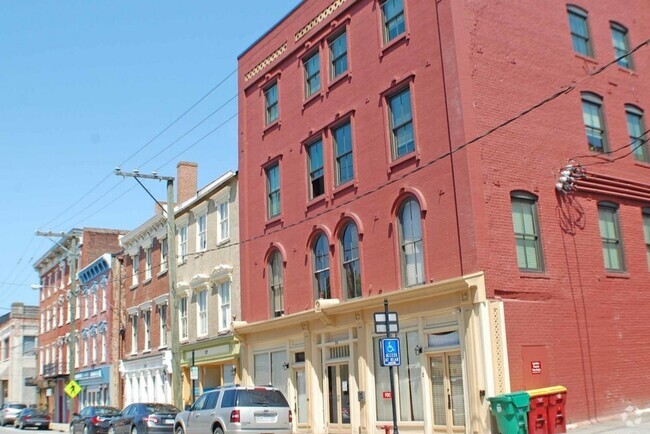 Building Photo - Plaza at Bank Street Rental