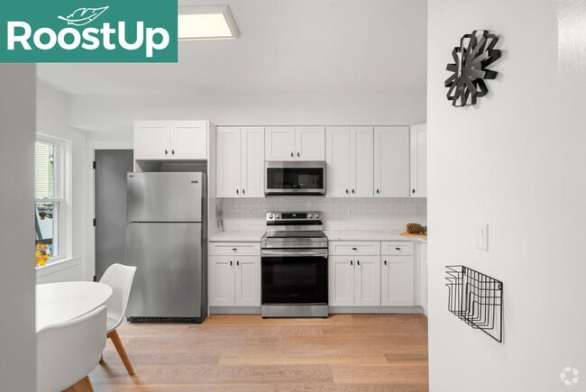 Building Photo - Furnished Bedroom with Private Ensuite Bat... Rental