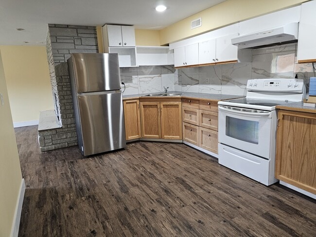 Building Photo - 8211 Dogwood St