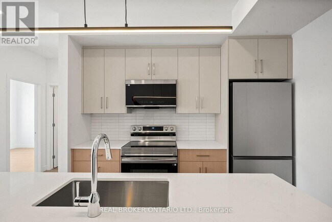 Photo - 184 Woodroffe Ave Unité 5