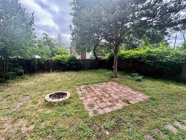 Photo - 1203 Leona St