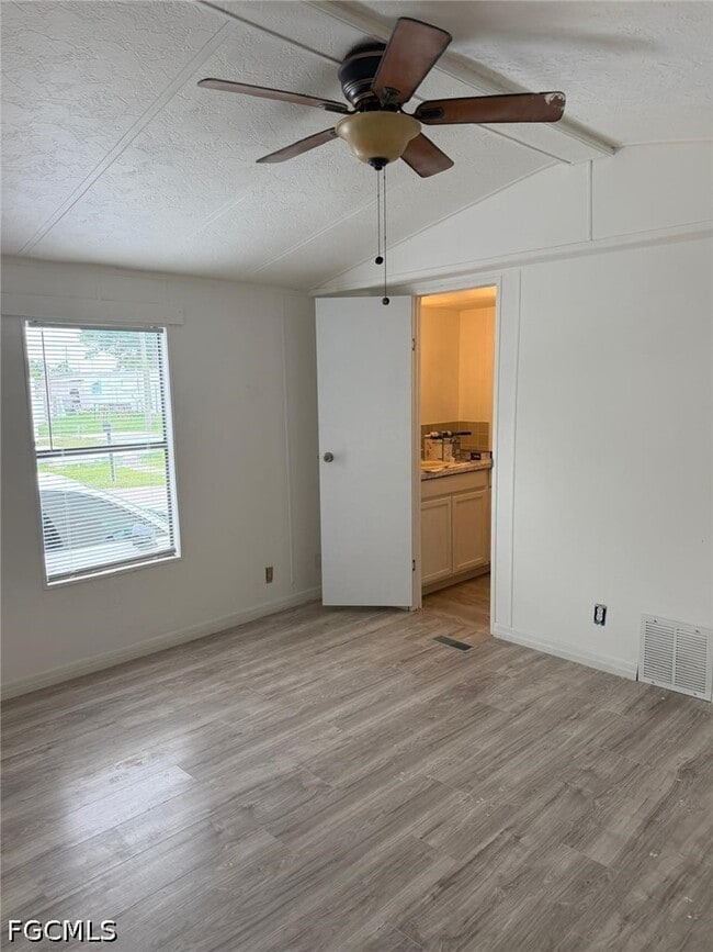 130 Lantern Pl