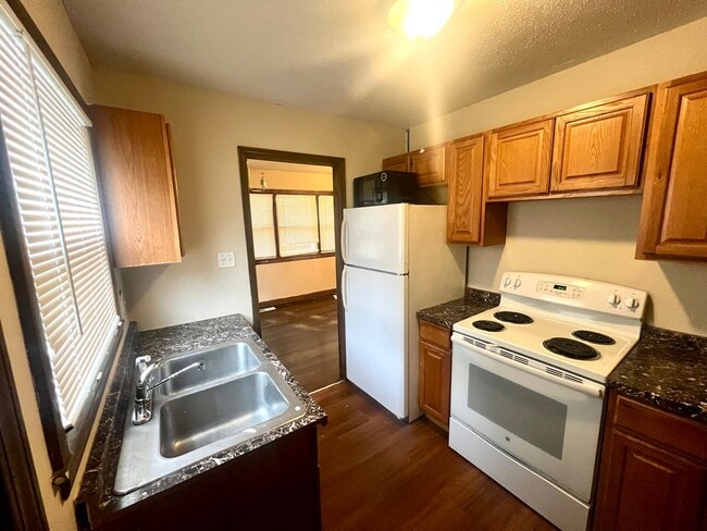 Photo - 2921 S Appleton Ave