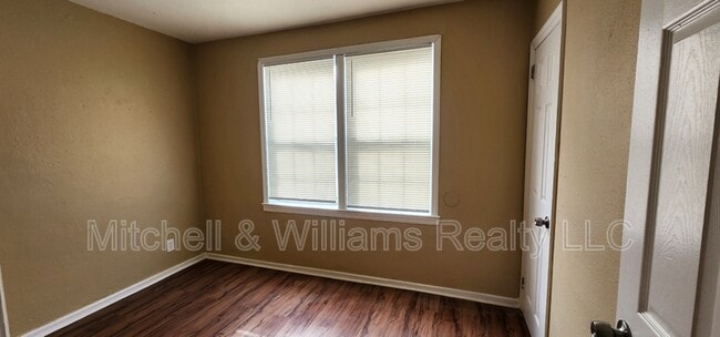 Photo - 4821 Louisa Terrace