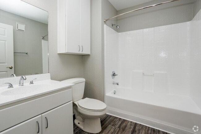 2BR, 2BA - 1050SF