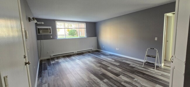 Photo - 301 W Main St