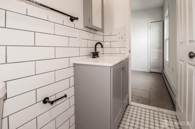 Photo - 364 Market St Unit 3F