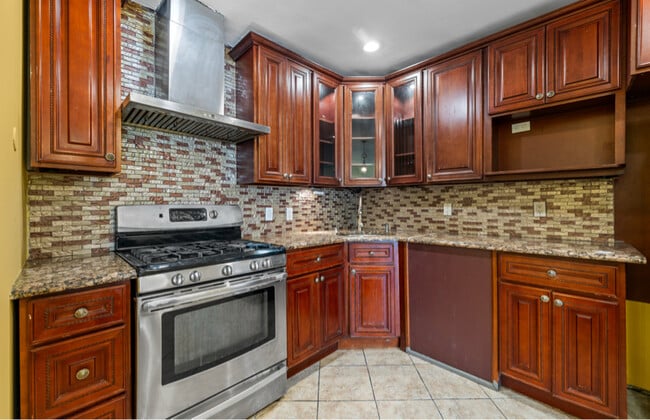 Photo - 42-38 Judge St