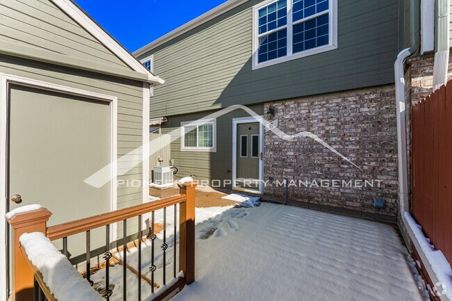 Building Photo - Fantastic Townhome with 1-Car Attached Gar...