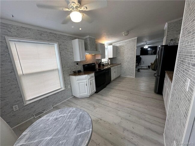 Photo - 416 Silver Maples Dr