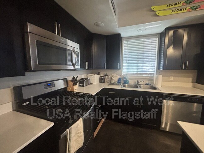 522 S Fountaine St Unit 200