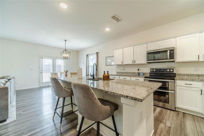 Photo - 222 Knightsbridge Ln