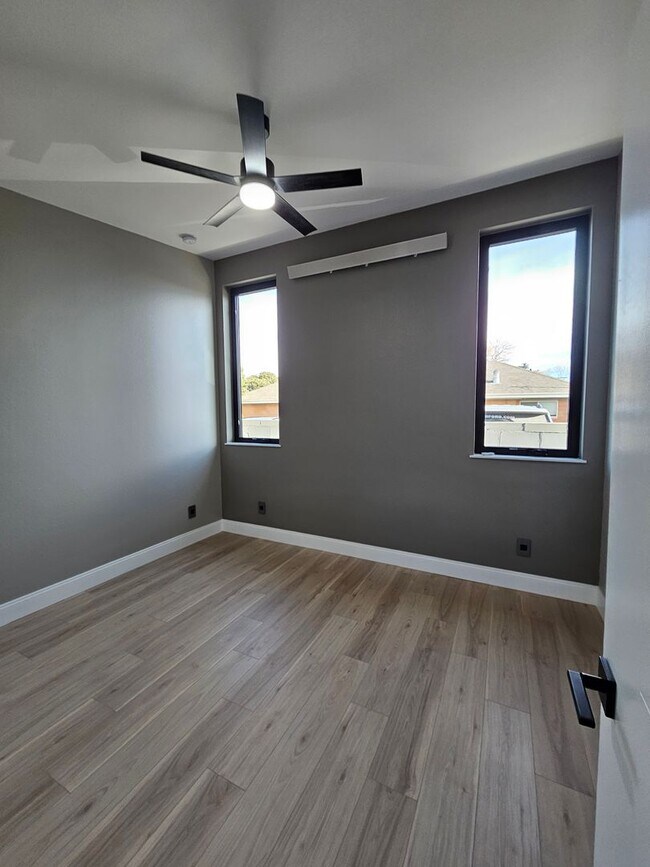 Photo - 1615 E 22nd St