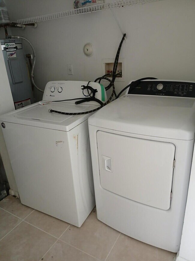 Photo - 441 Cypress Way W