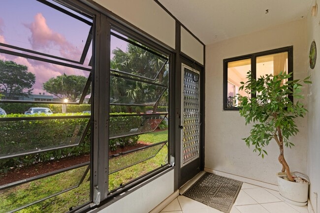 Photo - 15450 Pembridge Ave Unit 164