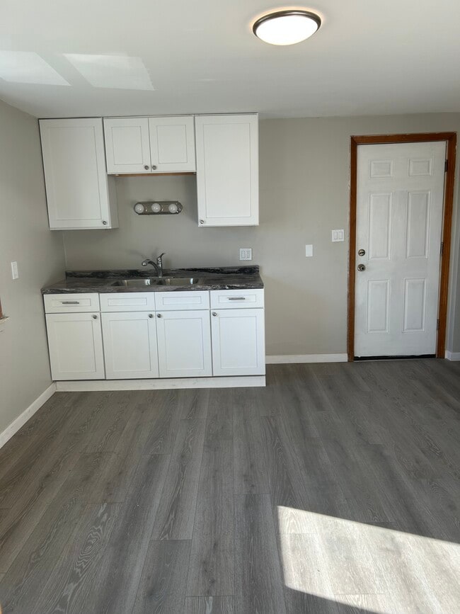 35 Willow St Unit Upper
