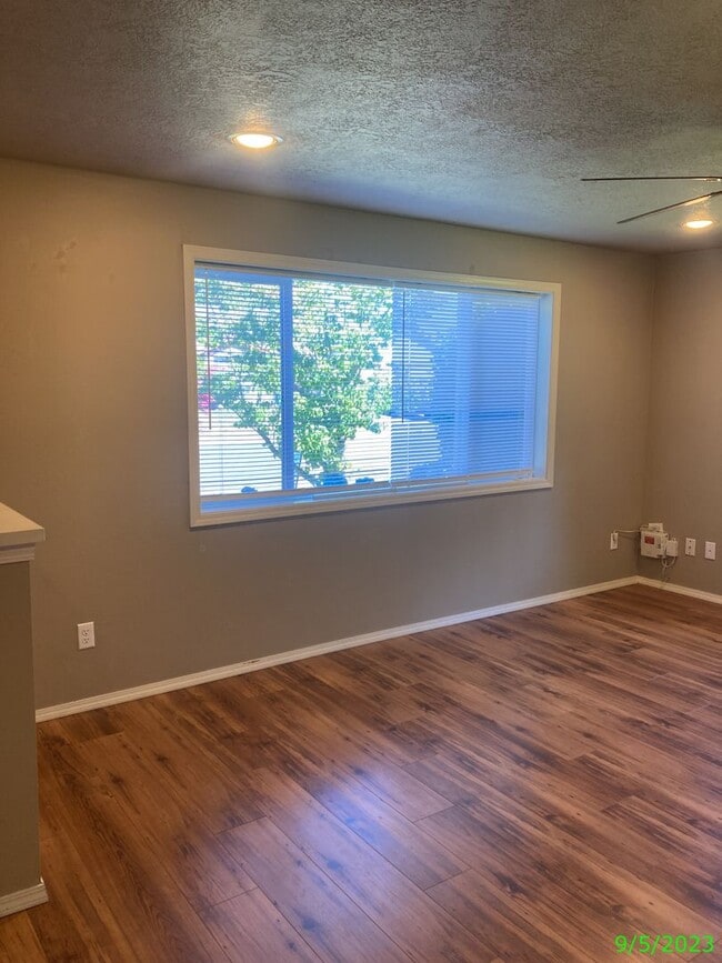 Photo - 1590 SW Harbor Dr