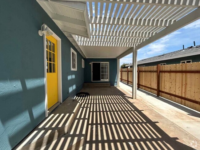 Building Photo - 943 Georgia St Rental
