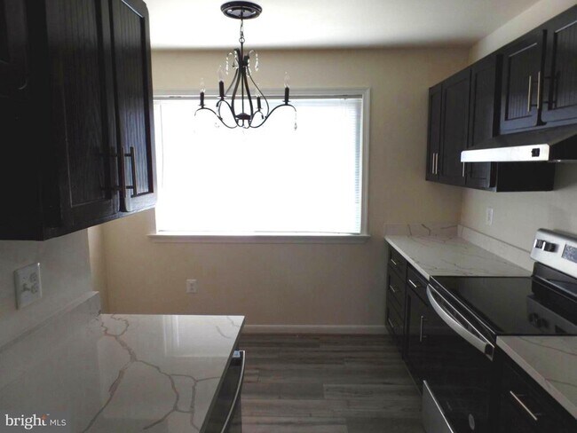 Photo - 1126 Barnaby Terrace SE