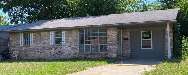 Building Photo - Charming, Updated 4-Bedroom Home Available!