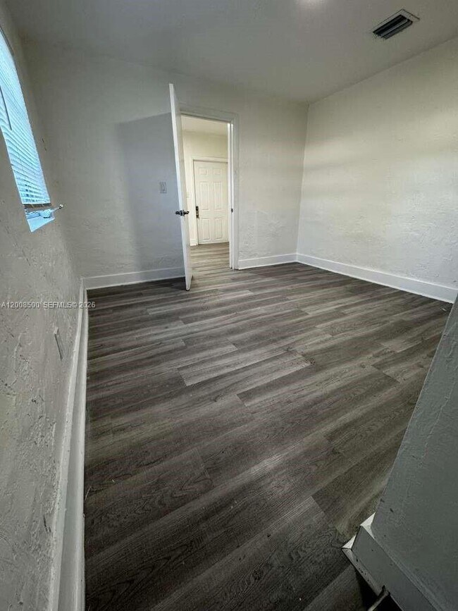 Photo - 1121 NW 40th St Unit 1