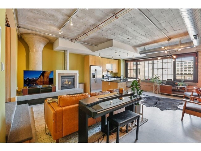 Building Photo - 525 N 3rd St Unit 303