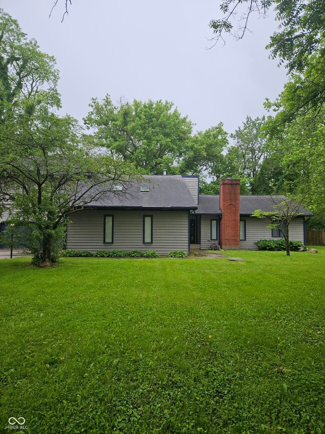 Photo - 945 Fox Hill Dr House