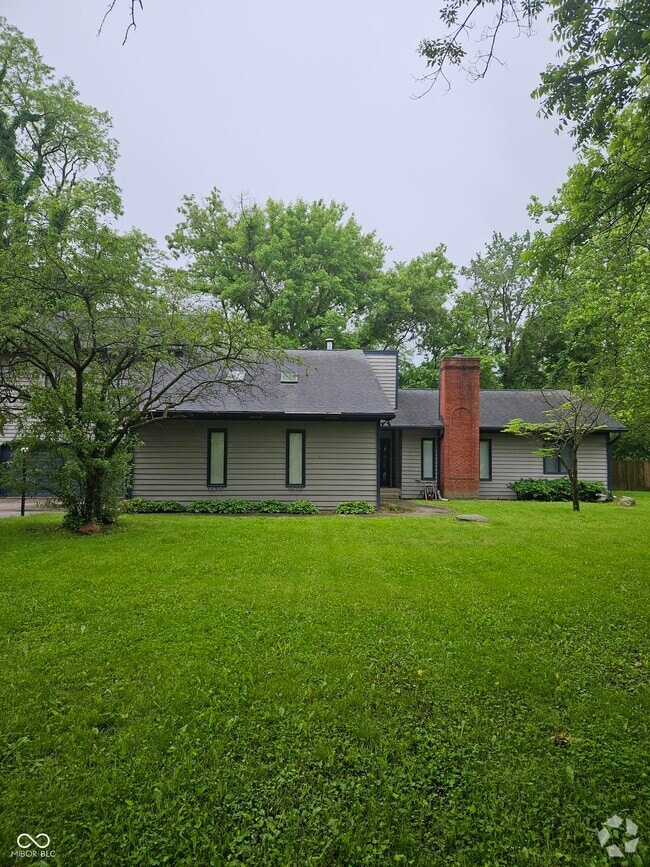 Building Photo - 945 Fox Hill Dr Rental