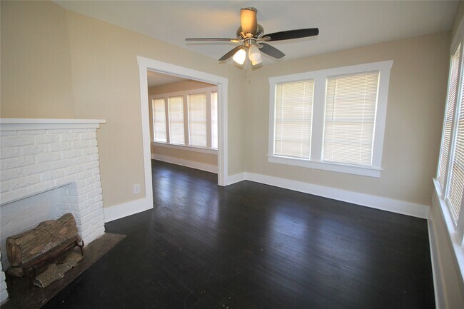 Photo - 2616 Oakcliff St
