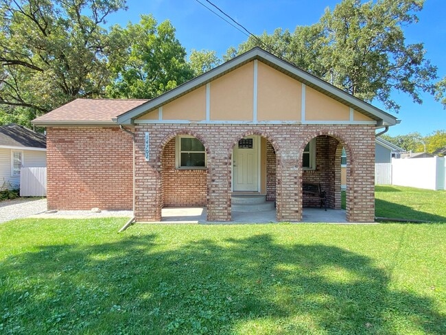 Building Photo - 3BD/2BA Home For Rent In Cedar Lake