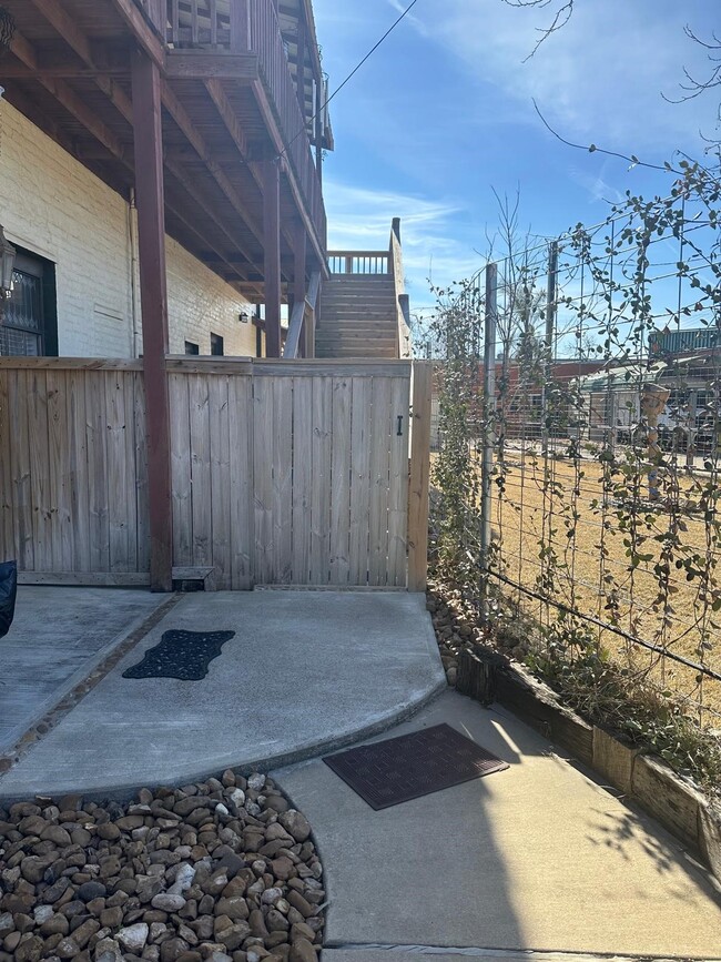 Building Photo - 519 Spring St Unit E