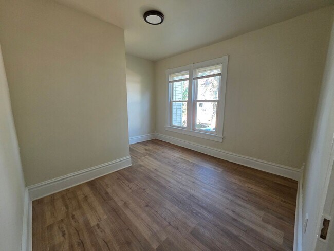 Photo - 124 S Lake St Unit Lower Rear