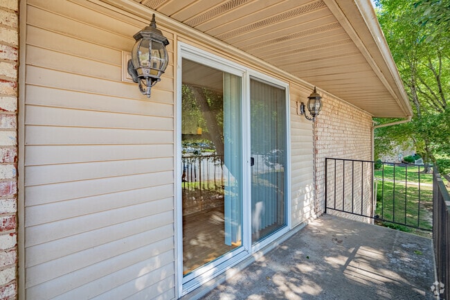 1BR, 1BA - 870SF - Patio