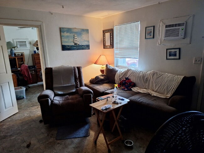 Photo - 3/2 Single Family Home available in Pt Cha...