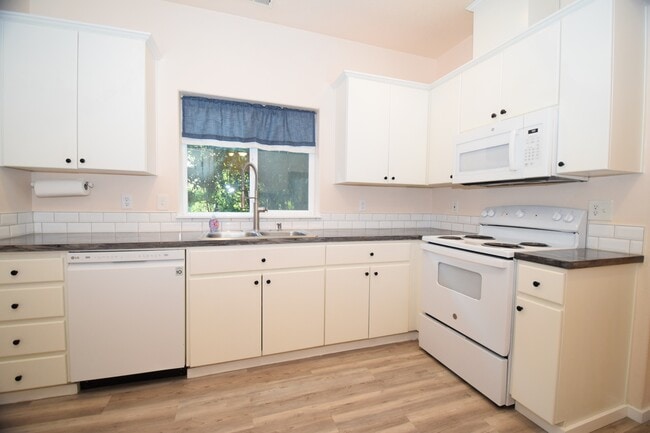 Photo - 18528 SW Mcclarey Dr