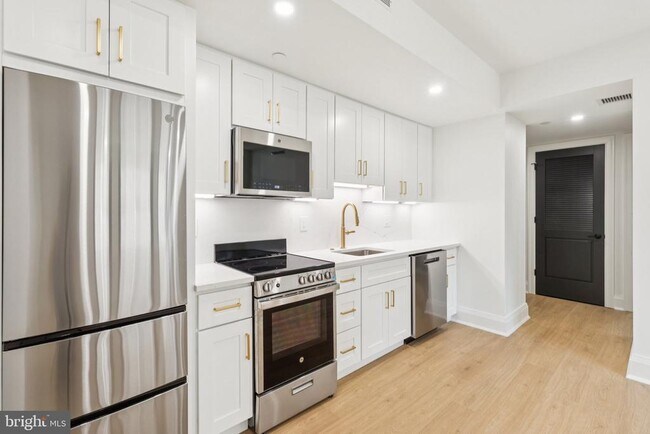 Photo - 135 S 19th St Unit 304