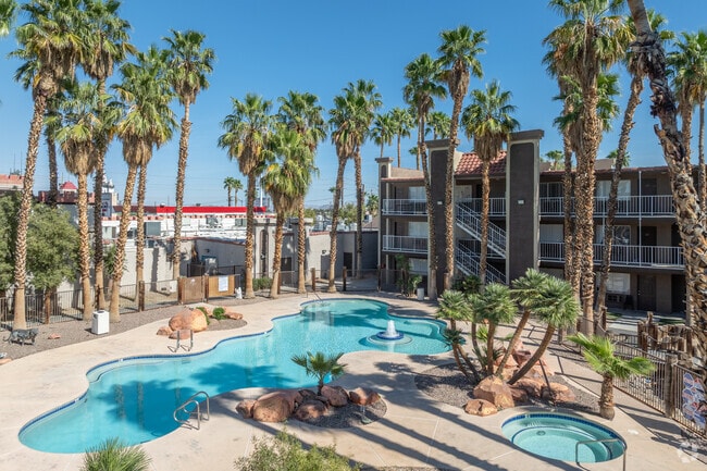 Large Swimming Pool & Spa - Sportsman's Royal Manor