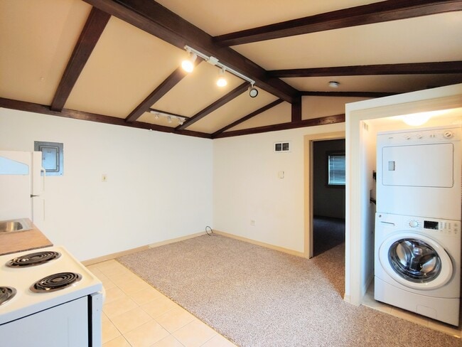 Photo - 258 E Newton St Unit Apt 2