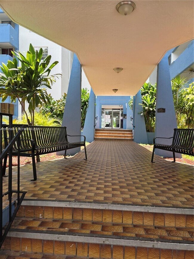 5050 NW 7th St Unit 610