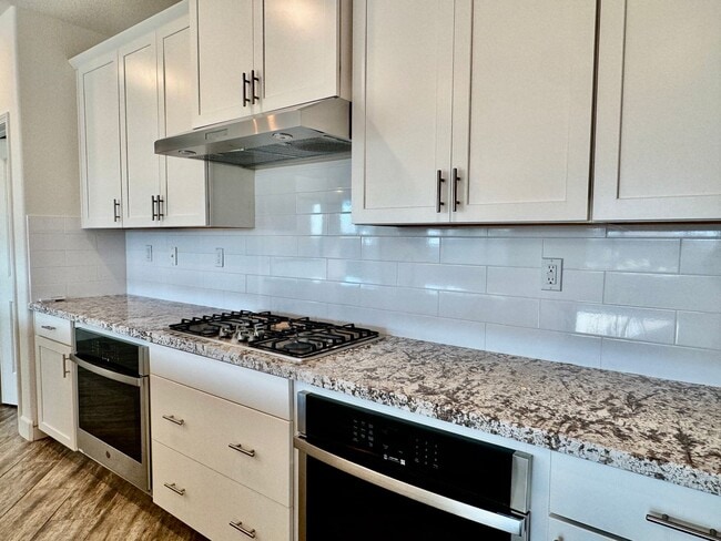 Photo - 5 YEARS NEW,  FORMER MODEL HOME BUILT BY LENNAR HOMES, 4 BED, 2.5 BATH, 2 CAR GARAGE