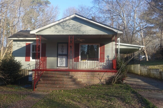 Building Photo - 716 Robin Rd