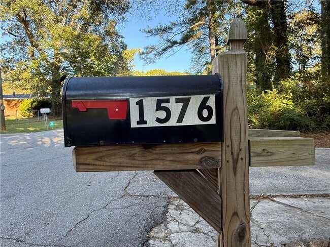 Photo - 1576 Carolyn Dr SW