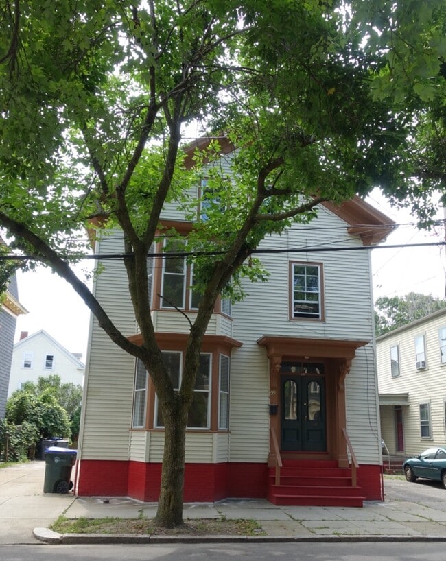 Building Photo - 42 Chapin Ave Unit 2 Rental